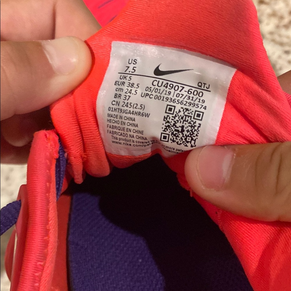 Nike Vibrant Pink and Navy Air VaporMax Plus FOR AN AMAZING PRICE!!! - Picture 4 of 5